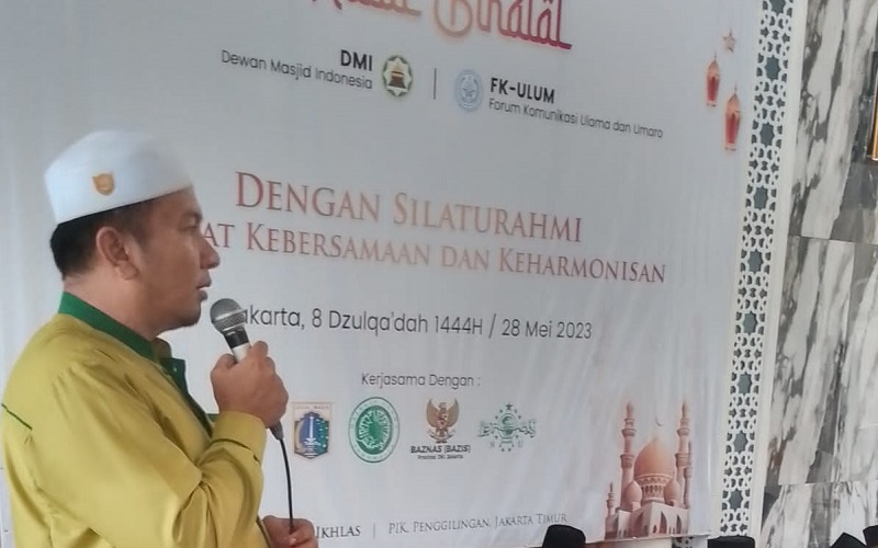 KETERANGAN FOTO - Ketua Dewan Penasehat BKM Mesjid Al-Ikhlas, H. Ardiansyah P Nasution, yang akrb disapa Haji Opung saat menyampaikan sambutan atas nama tuan rumah pelaksanaan Halal Bihalal FK ULUM, Minggu (28/5)